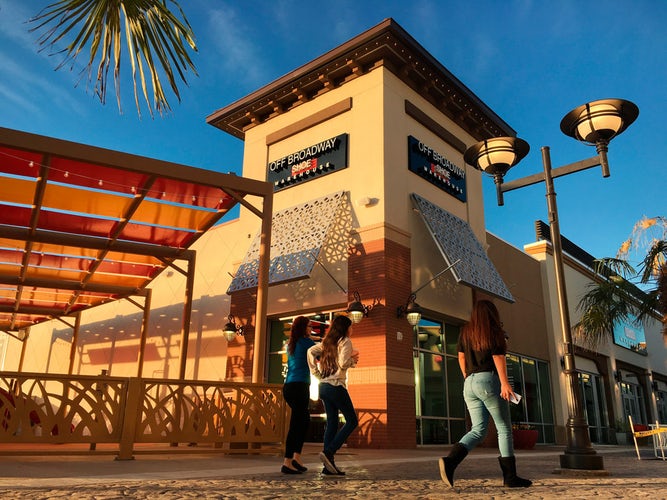 Tanger Outlets opens its doors to Fort Worth shoppers; Nike, Cole Haan, H&M  among the 70 stores - Champions Circle